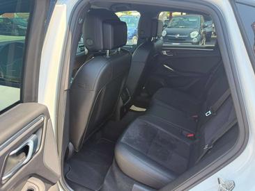 Porsche Macan Electrique Base — photo 16