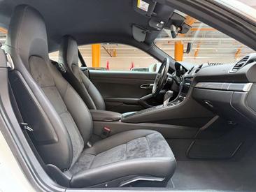 Porsche 718 Cayman — photo 21