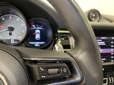 Porsche Macan S — photo 18