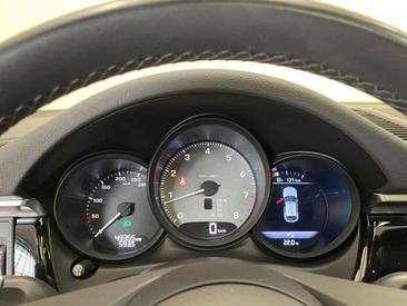 Porsche Macan S — photo 19