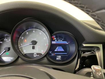 Porsche Macan S — photo 20