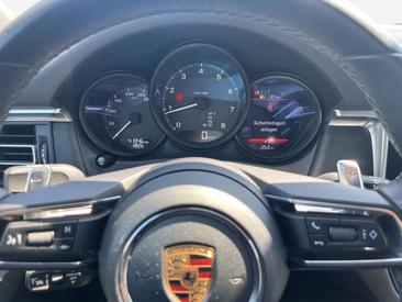 Porsche Macan Electrique Base — photo 9