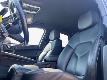 Porsche Macan Electrique Base — photo 10