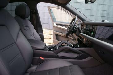 Porsche Cayenne III Turbo — photo 10