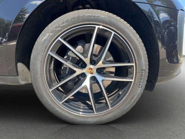 Porsche Macan Electrique Base — photo 13