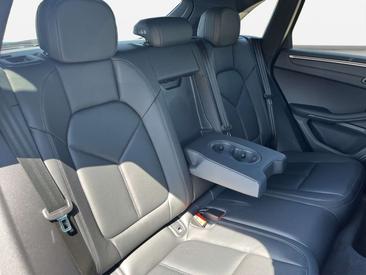 Porsche Macan Electrique Base — photo 16