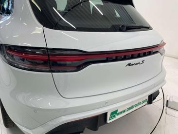 Porsche Macan S — photo 31