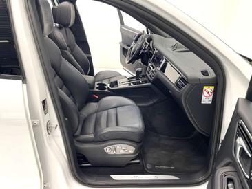 Porsche Macan S — photo 40