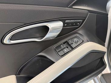 Porsche 718 Boxster S — photo 12