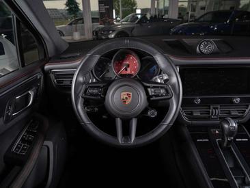 Porsche Macan Electrique GTS — photo 12