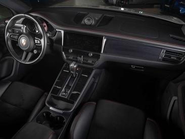 Porsche Macan Electrique GTS — photo 15