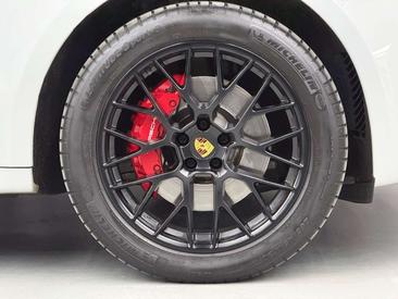 Porsche Macan Electrique GTS — photo 9