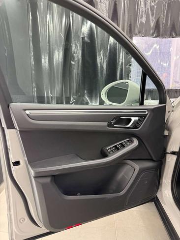Porsche Macan Electrique Base — photo 8
