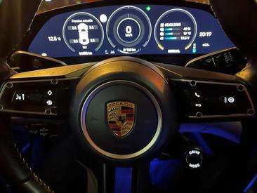 Porsche Taycan 4S — photo 9