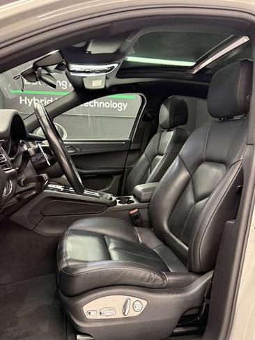 Porsche Macan Electrique Base — photo 12