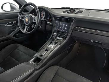 Porsche 991 I GTS — photo 18