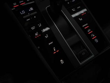 Porsche Macan Electrique S — photo 19