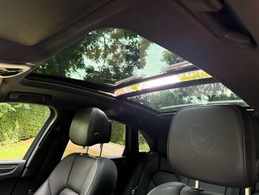 Porsche Macan Electrique Base — photo 7