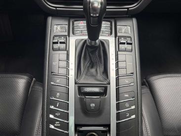 Porsche Macan Electrique Base — photo 11