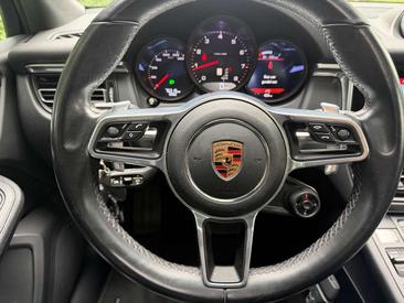 Porsche Macan Electrique Base — photo 12