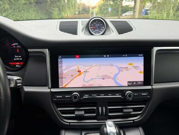 Porsche Macan Electrique Base — photo 13
