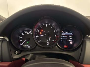 Porsche Macan Electrique Base — photo 16