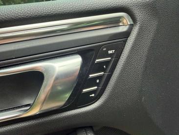 Porsche Macan Electrique Base — photo 14
