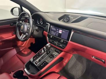 Porsche Macan Electrique Base — photo 17
