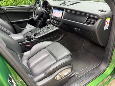 Porsche Macan Electrique Base — photo 17