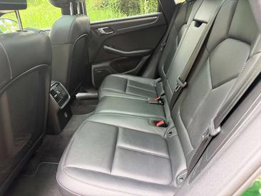 Porsche Macan Electrique Base — photo 19
