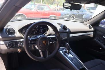 Porsche 718 Cayman — photo 10