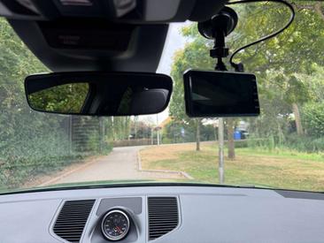 Porsche Macan Electrique Base — photo 28