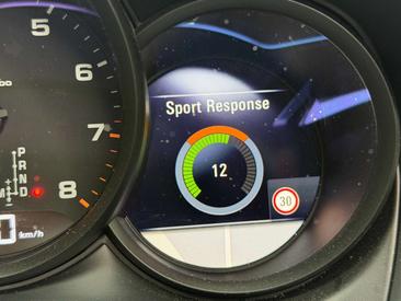 Porsche Macan Electrique Base — photo 29