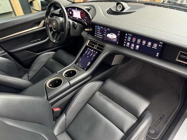 Porsche Taycan Turbo — photo 27