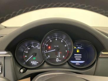Porsche Macan Electrique Base — photo 4