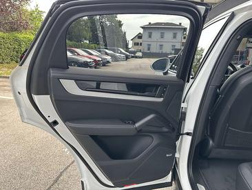 Porsche Cayenne III E-Hybrid — photo 15