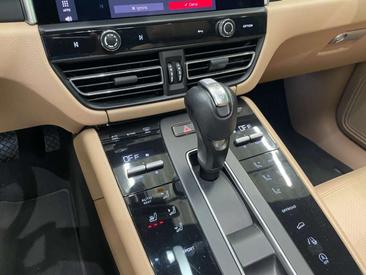 Porsche Macan Electrique Base — photo 11