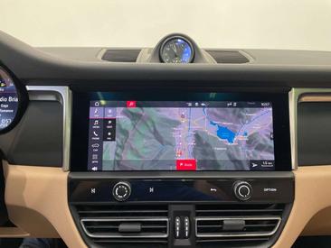 Porsche Macan Electrique Base — photo 12
