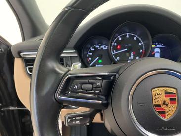Porsche Macan Electrique Base — photo 16