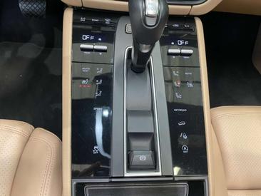 Porsche Macan Electrique Base — photo 19
