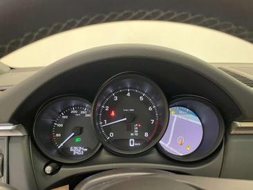 Porsche Macan Electrique Base — photo 25