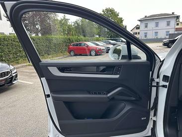 Porsche Cayenne III E-Hybrid — photo 31