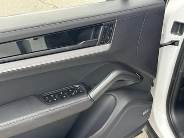Porsche Cayenne III E-Hybrid — photo 32