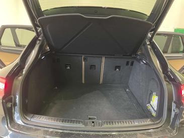 Porsche Macan Electrique Base — photo 30