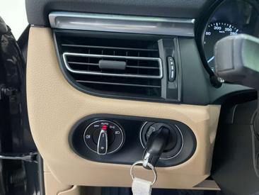Porsche Macan Electrique Base — photo 34