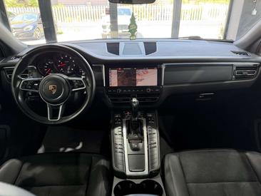Porsche Macan Electrique Base — photo 9