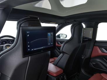 Porsche Taycan 4S — photo 20