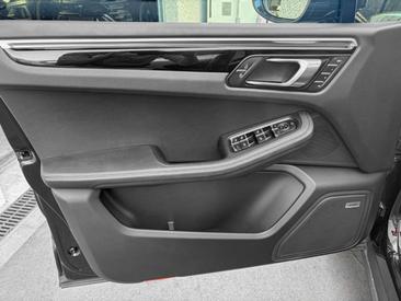 Porsche Macan Electrique S — photo 13