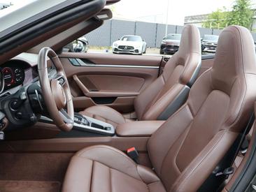 Porsche 992 I Carrera 4S — photo 19