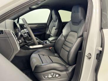 Porsche Cayenne III Turbo — photo 28